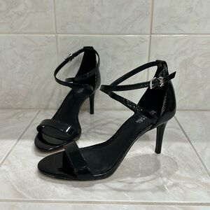 Michael Kors black heels size 6